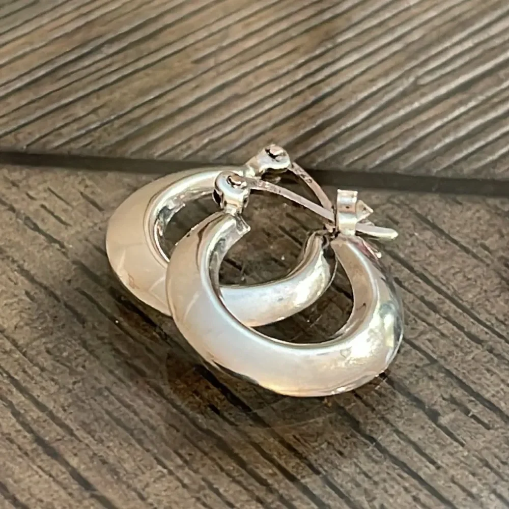 Vintage Sterling Silver Small Puffy Hoop Earrings